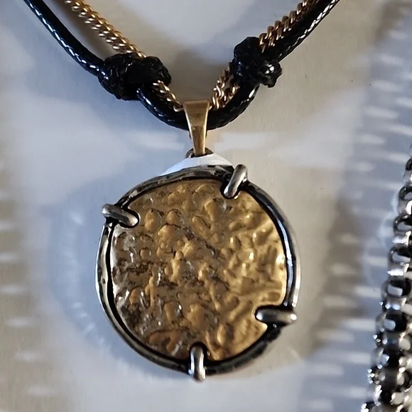 ZARA Pack of 3 Medallion Horn Neckaces - Picture 6 of 13